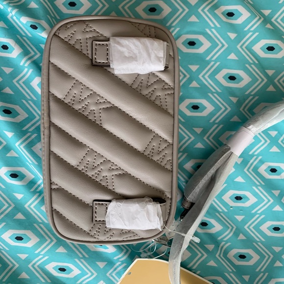 Michael Kors belt bag - Picture 2 of 5